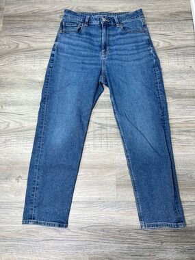 American Eagle Stretch Mom Jean in Medium/Dark Wash size 8 SHORT